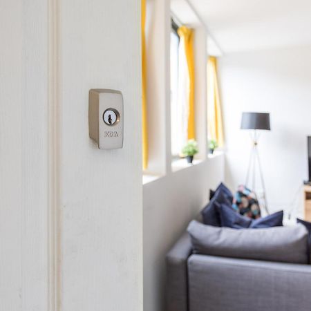 Flat 7- Spacious Studio Flat In The Heart Of Crawley Exteriör bild