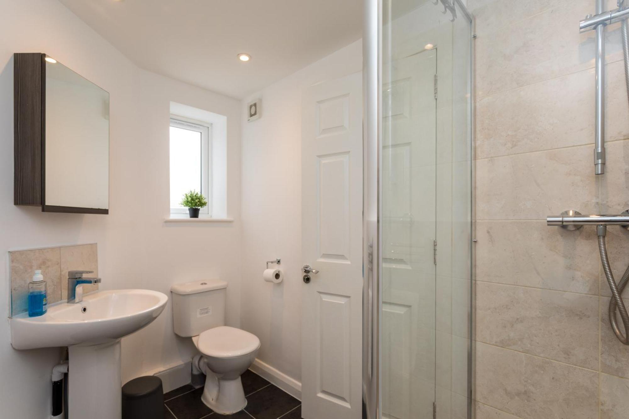 Flat 7- Spacious Studio Flat In The Heart Of Crawley Exteriör bild