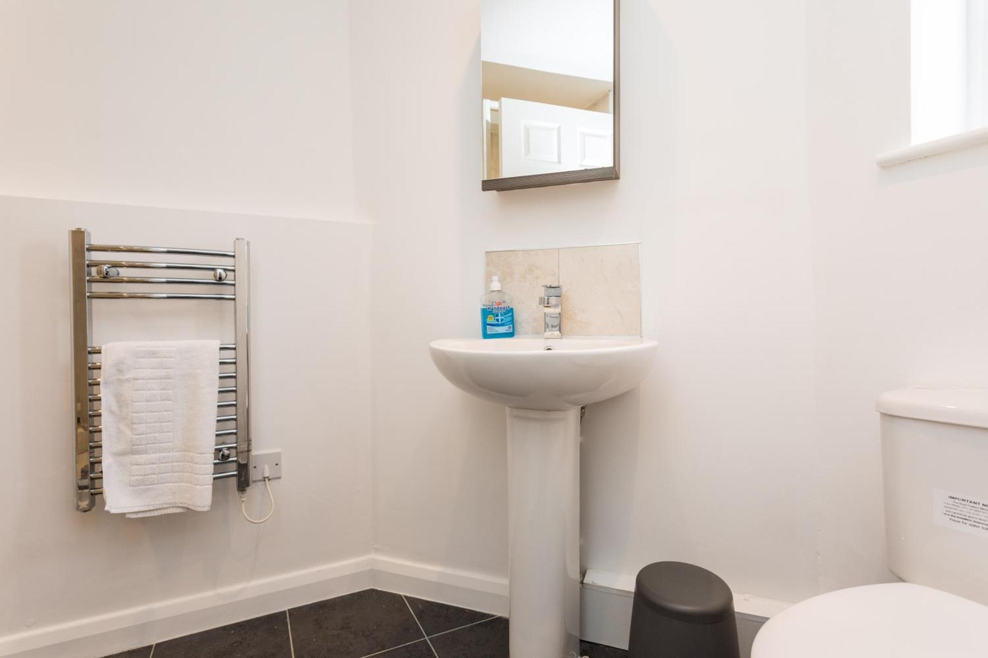 Flat 7- Spacious Studio Flat In The Heart Of Crawley Exteriör bild