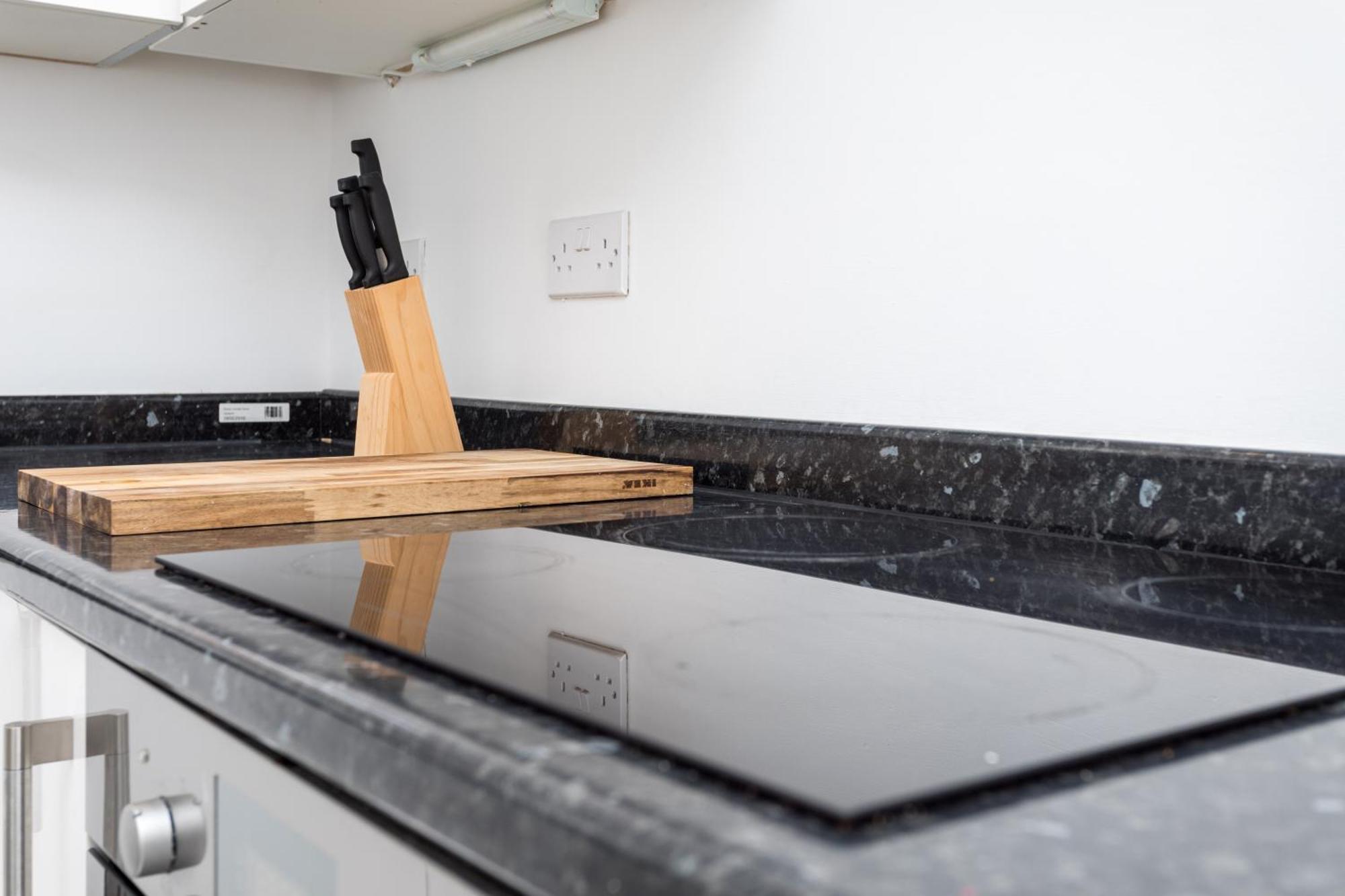Flat 7- Spacious Studio Flat In The Heart Of Crawley Exteriör bild