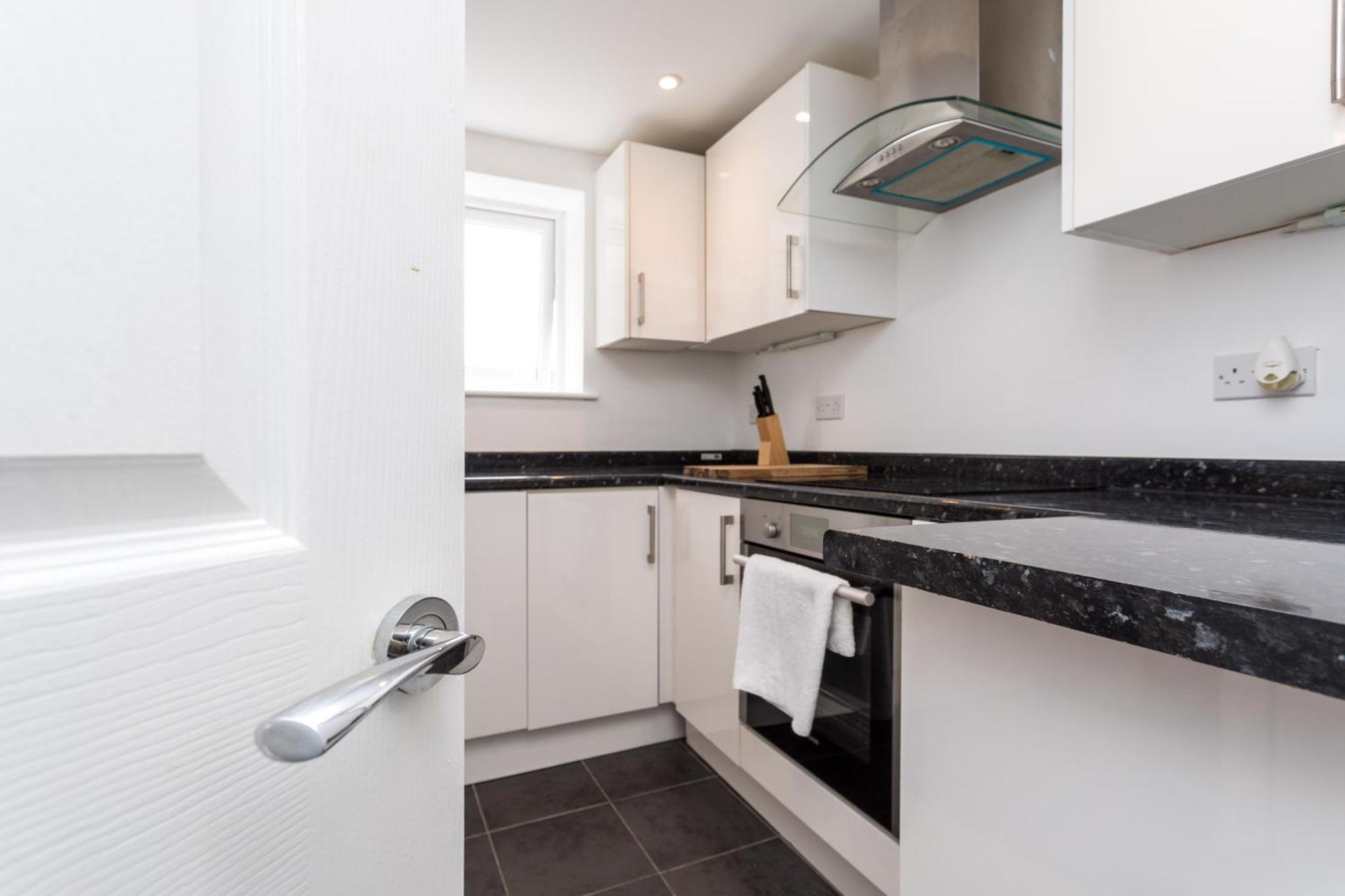 Flat 7- Spacious Studio Flat In The Heart Of Crawley Exteriör bild