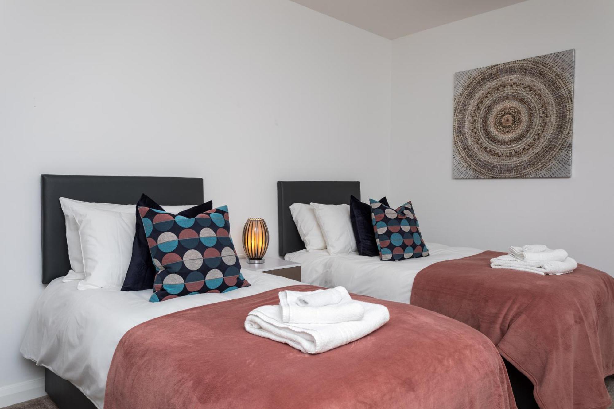 Flat 7- Spacious Studio Flat In The Heart Of Crawley Exteriör bild