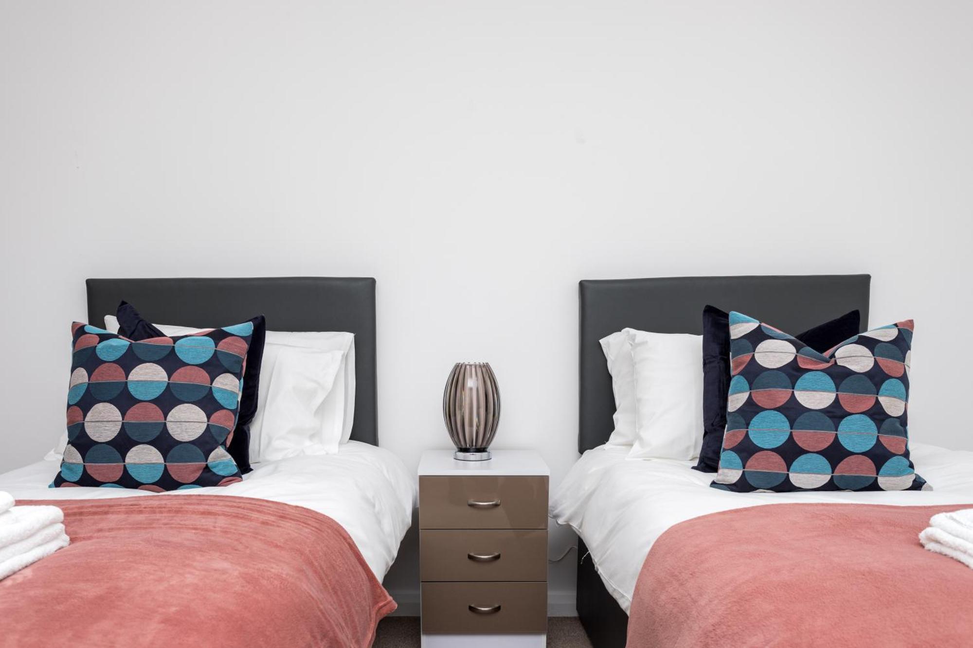 Flat 7- Spacious Studio Flat In The Heart Of Crawley Exteriör bild